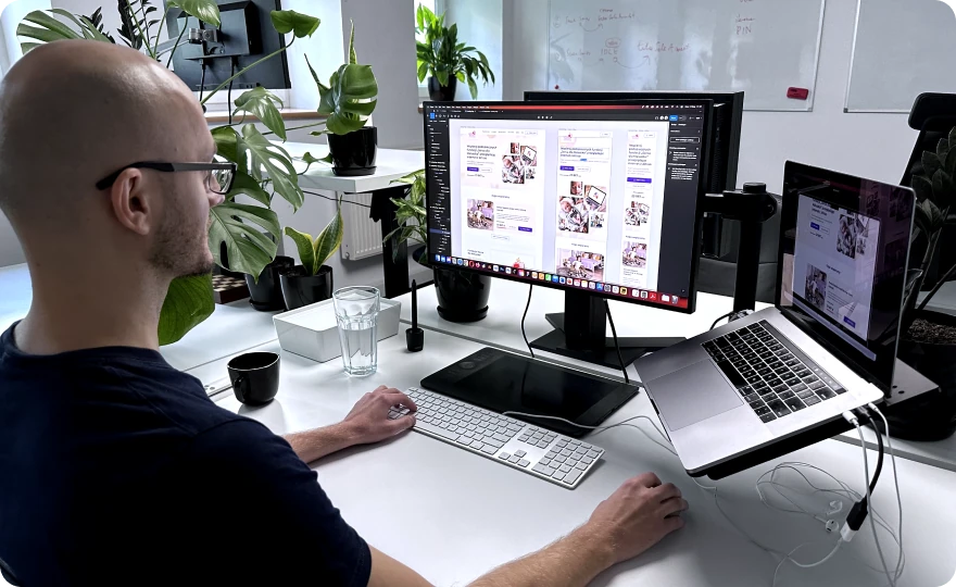 Designer working on donateo project